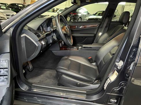 Used 2011 Mercedes-Benz C 300 4MATIC Sedan image 23