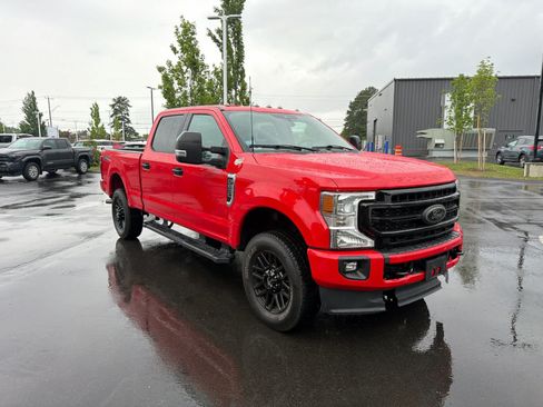 Used 2022 Ford F250 XLT w/ Black Appearance Package AWD/4WD image 3