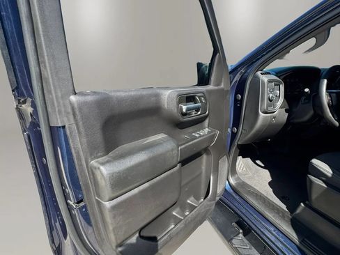 Used 2020 Chevrolet Silverado 1500 Custom w/ Custom Value Package RWD image 12