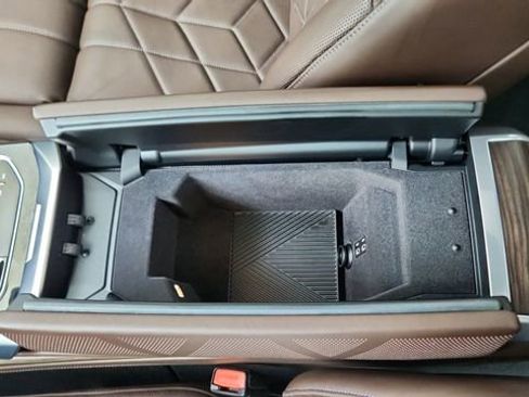 Used 2023 BMW i7 xDrive60 image 59