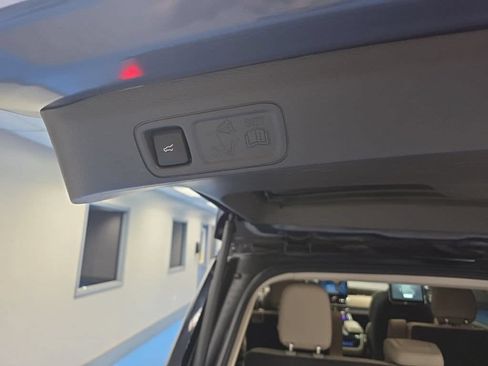 Used 2023 Lincoln Navigator Reserve AWD/4WD image 9