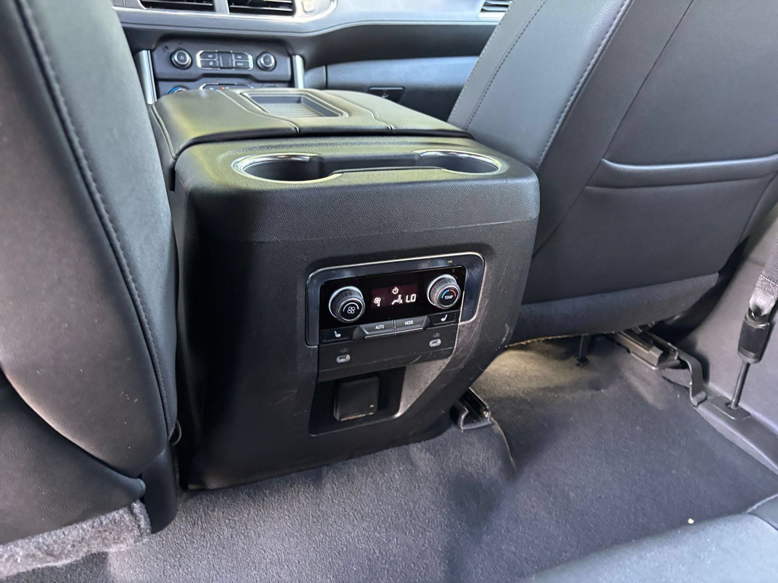 Used 2024 Chevrolet Tahoe LT w/ Luxury Package RWD image 26