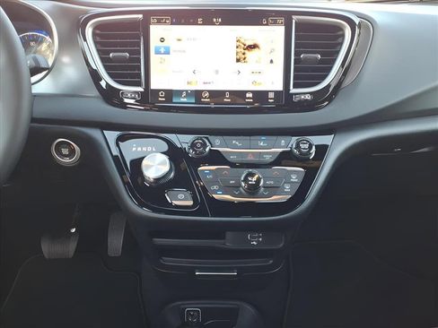 New 2026 Chrysler Voyager LX image 15