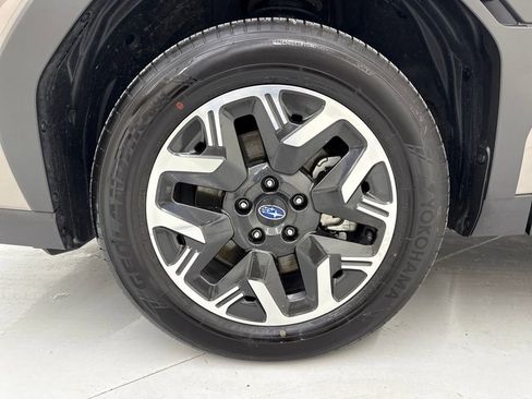 Used 2025 Subaru Forester Premium image 9