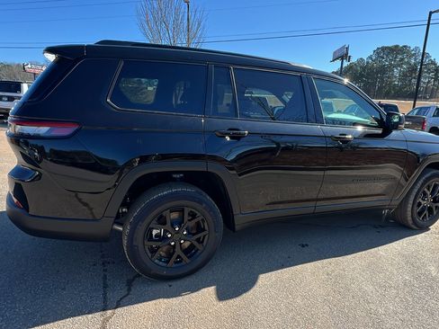 New 2025 Jeep Grand Cherokee L Altitude image 8