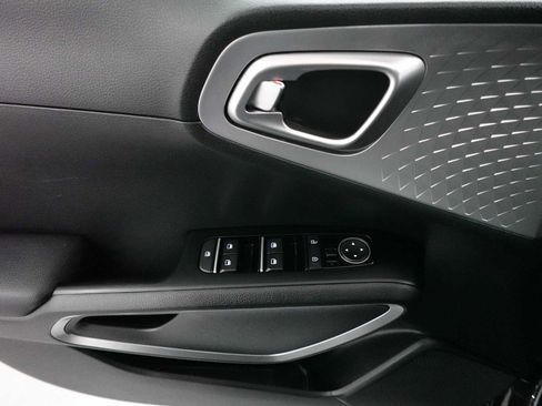 Used 2023 Kia Soul LX FWD image 11