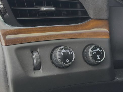 Used 2018 Cadillac Escalade Luxury AWD/4WD image 13