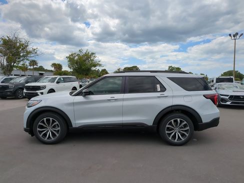 New 2026 Ford Explorer ST-Line image 4