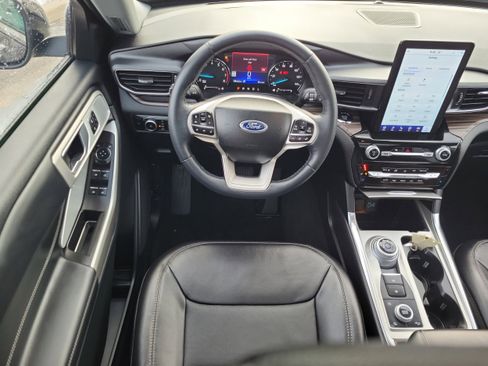 Used 2023 Ford Explorer Limited w/ Limited Technology Package image 15