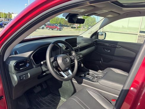 Used 2023 Honda Pilot Elite image 11