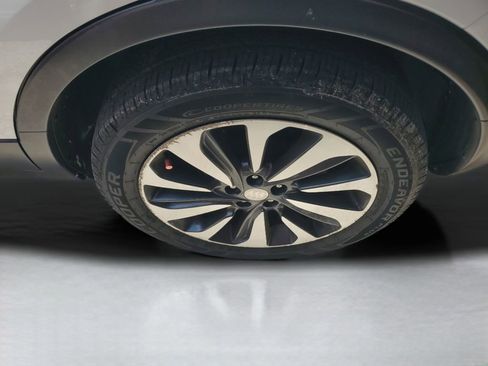 Used 2019 Buick Encore Essence image 5