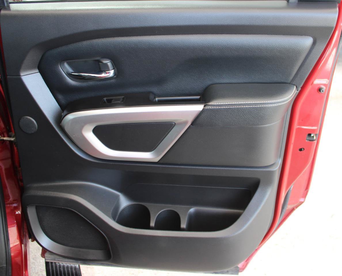 Used 2019 Nissan Titan PRO-4X w/ Pro-4x Convenience Package AWD/4WD image 16