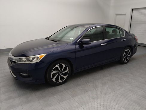 Used 2017 Honda Accord EX image 2