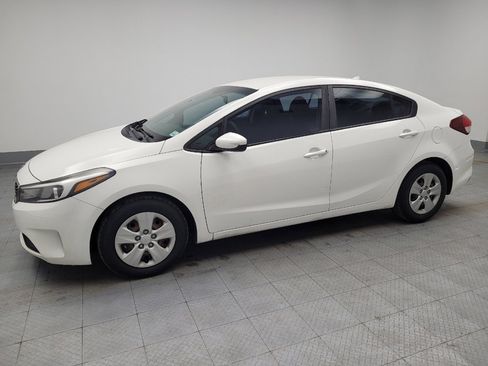 Used 2017 Kia Forte LX image 2