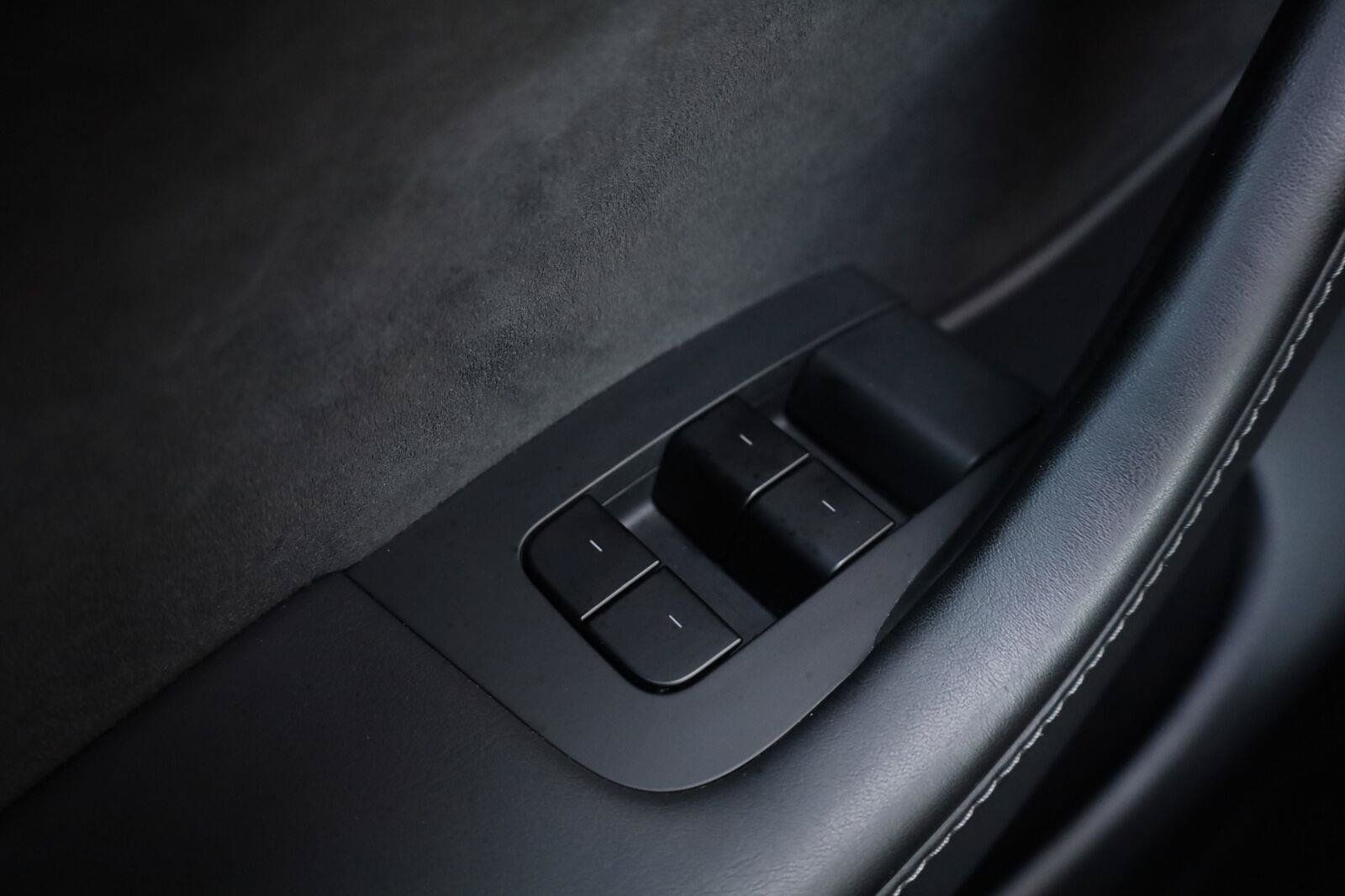 Used 2025 Tesla Model Y Long Range RWD image 38