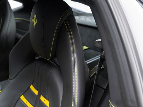 Used 2020 Ferrari 812 Superfast RWD image 38