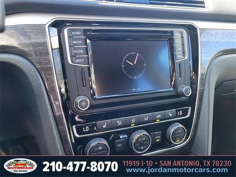 Used 2018 Volkswagen Passat 2.0T SE image 20