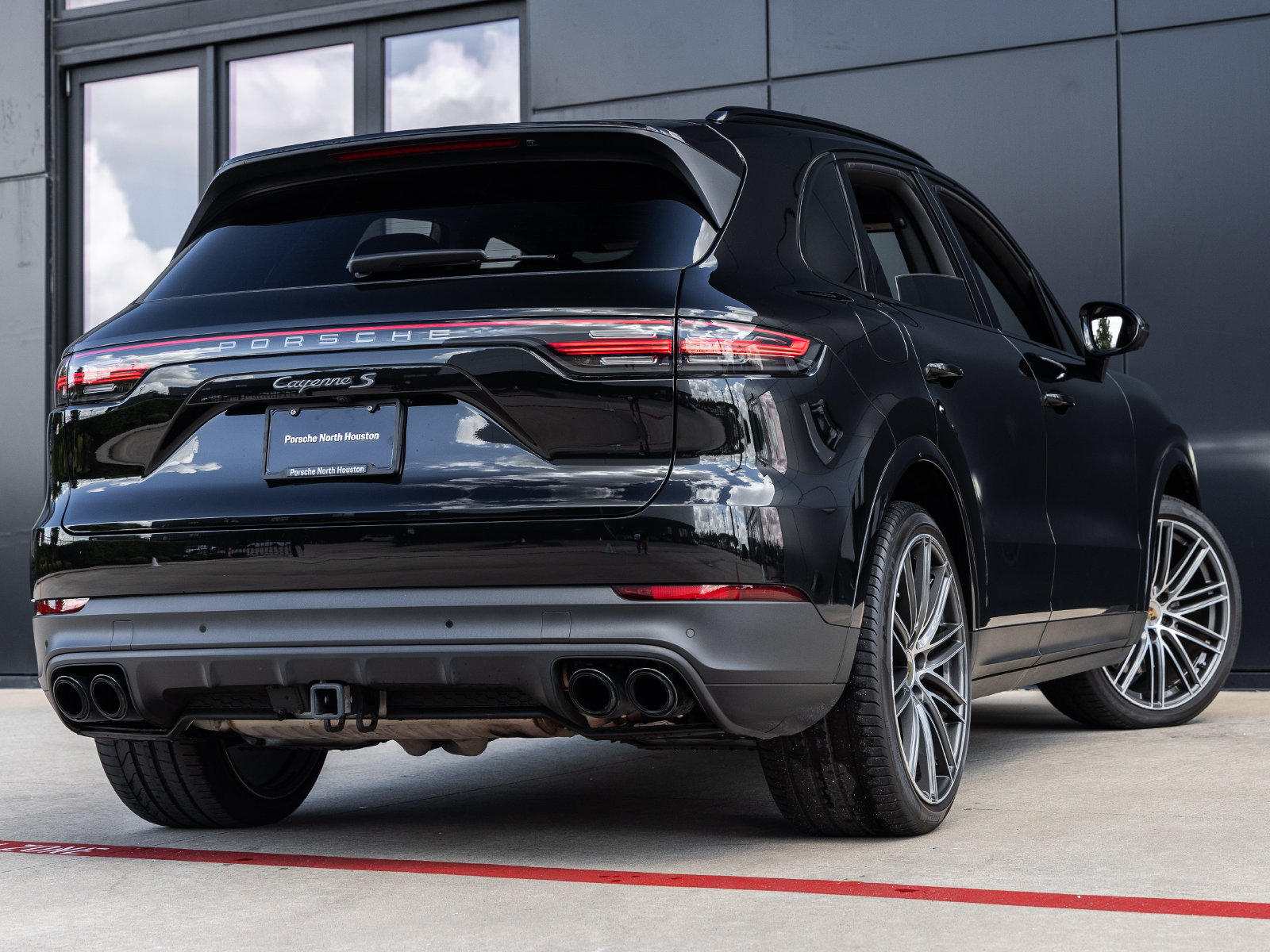 Certified 2023 Porsche Cayenne S Platinum AWD/4WD image 11