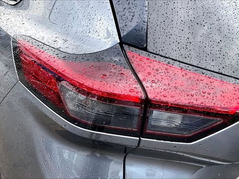 Used 2025 Nissan Rogue SV AWD/4WD image 27