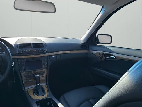 Used 2009 Mercedes-Benz E 350 Sedan image 23