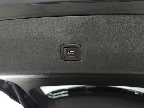 Used 2019 Chevrolet Traverse LT w/ LT Premium Package image 9