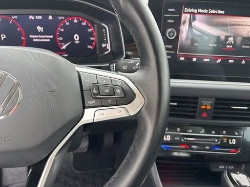 Used 2025 Volkswagen Jetta SEL FWD image 18