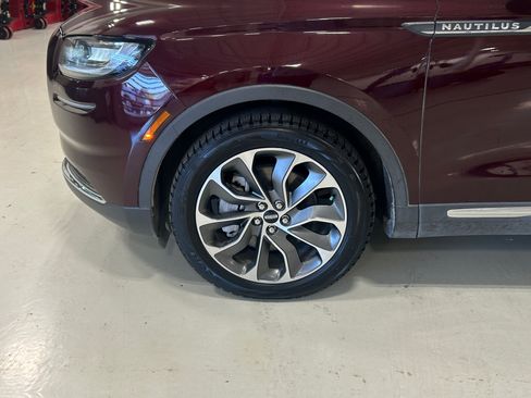 Used 2022 Lincoln Nautilus Reserve AWD/4WD image 9