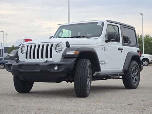 Used 2019 Jeep Wrangler Sport AWD/4WD image 8