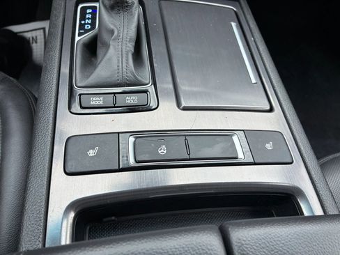 Used 2017 Genesis G80 3.8 AWD/4WD image 23