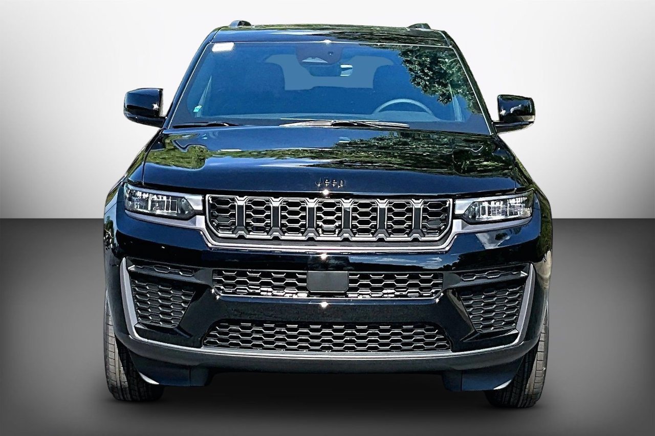 New 2027 Jeep Grand Cherokee Altitude RWD image 3