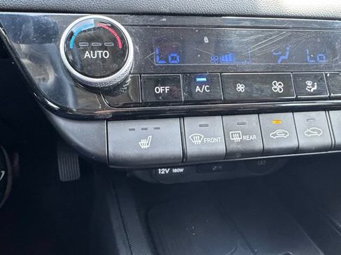 Certified 2025 Hyundai Elantra SEL FWD image 24