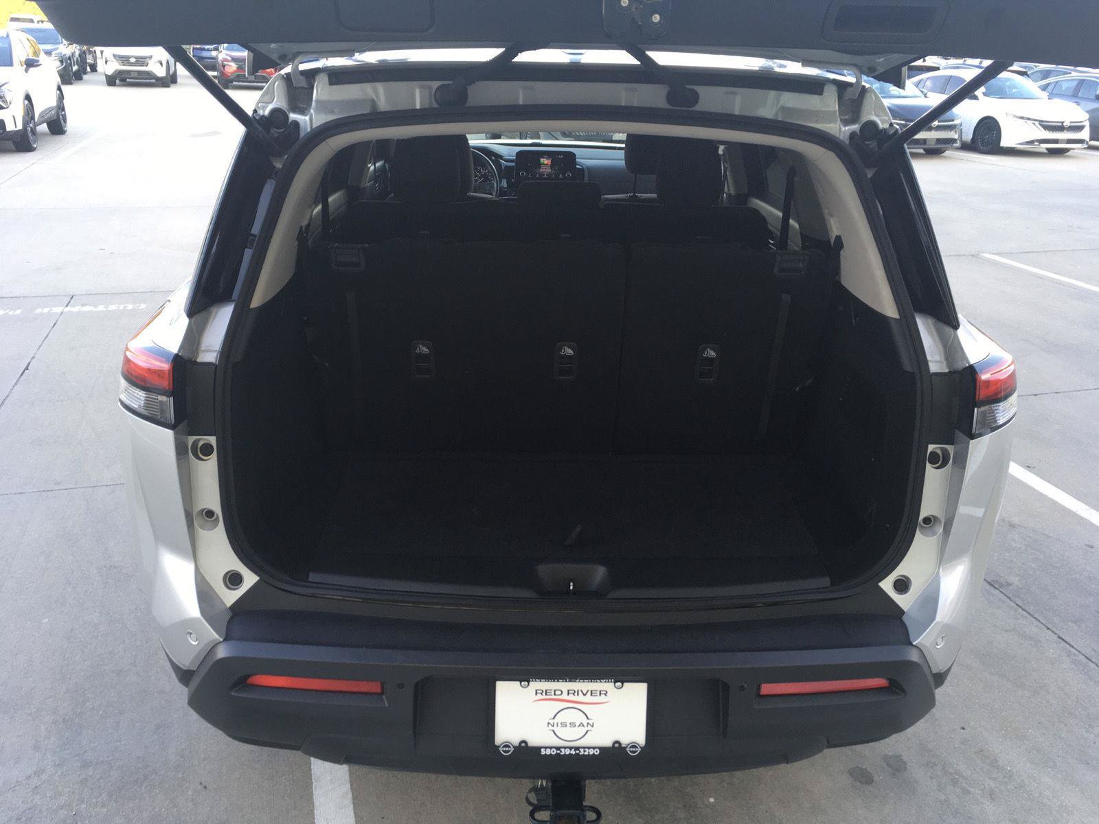 Used 2023 Nissan Pathfinder SV AWD/4WD image 32