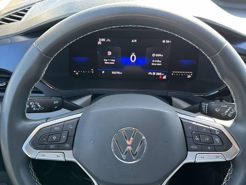 Used 2022 Volkswagen Taos SE w/ Panoramic Sunroof Package image 24