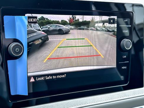 New 2026 Volkswagen Taos SE image 18