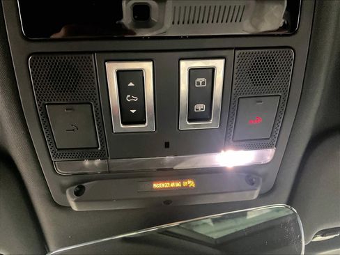 Used 2025 Land Rover Defender 110 S image 27