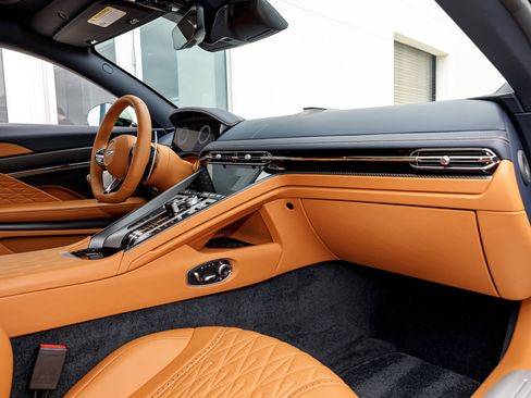 Used 2025 Aston Martin DB12 image 43