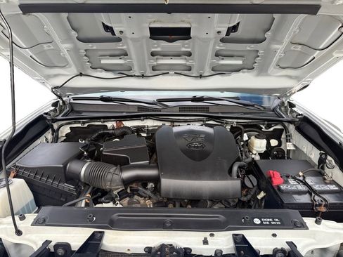 Used 2019 Toyota Tacoma TRD Sport AWD/4WD image 28
