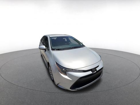 Used 2025 Toyota Corolla LE FWD image 3