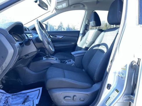 Used 2017 Nissan Rogue SV w/ SV Premium Package image 20