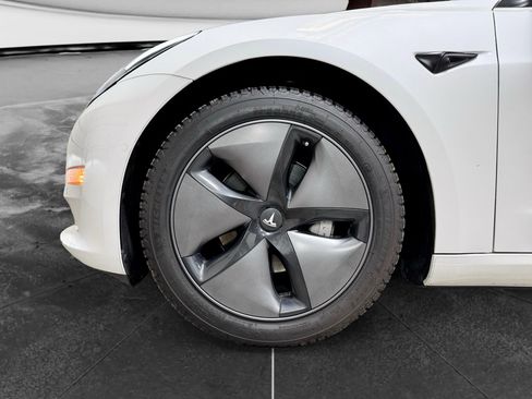 Used 2022 Tesla Model 3 Long Range AWD/4WD image 29