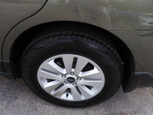 Used 2019 Subaru Outback 2.5i Premium AWD/4WD image 17