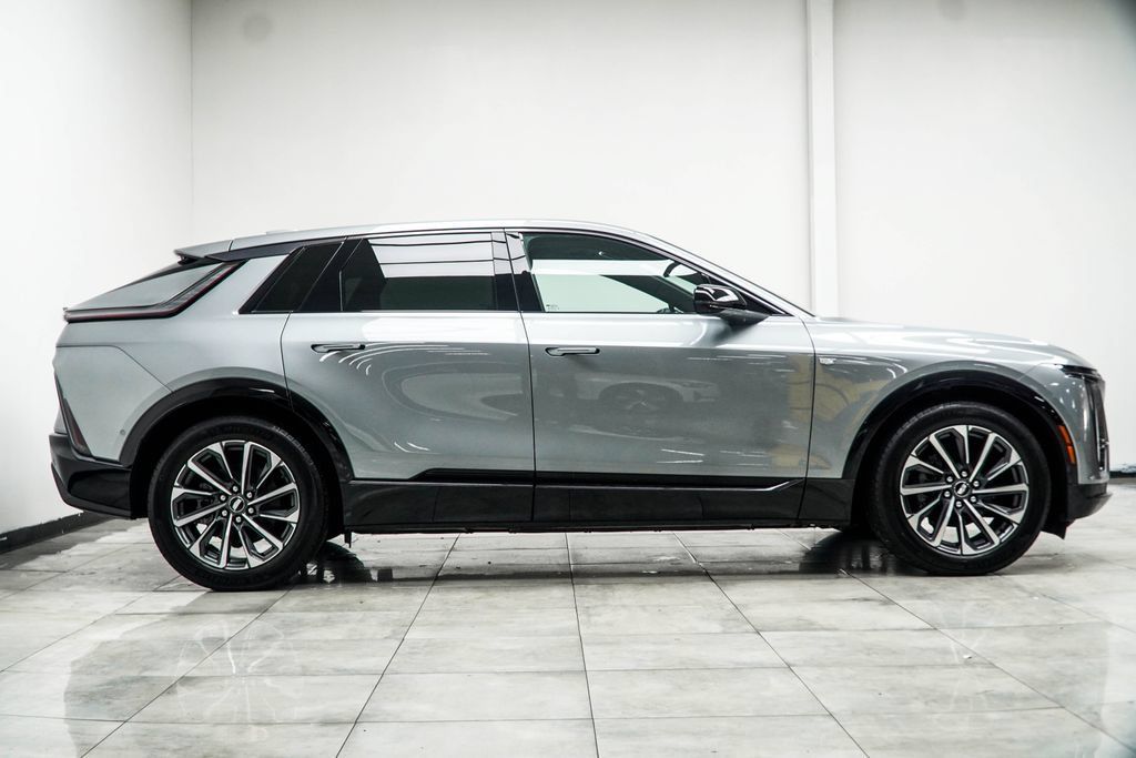 Used 2024 Cadillac Lyriq Sport AWD/4WD image 8
