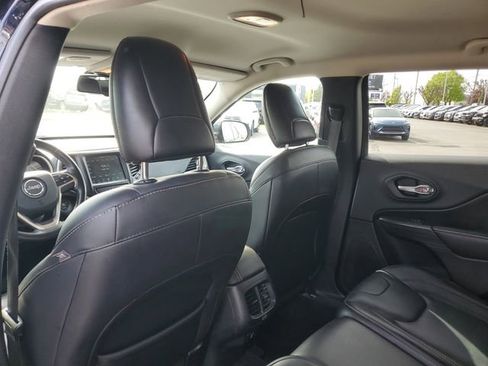 Used 2016 Jeep Cherokee Latitude w/ North All-Season Group AWD/4WD image 11
