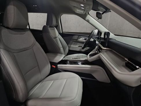 New 2026 Ford Explorer Active w/ Active Comfort Package image 7