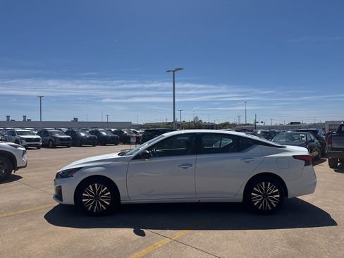 Certified 2025 Nissan Altima 2.5 SV image 12