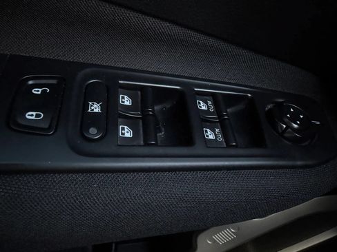 Used 2019 Jeep Renegade Latitude w/ Safety & Security Group II FWD image 44