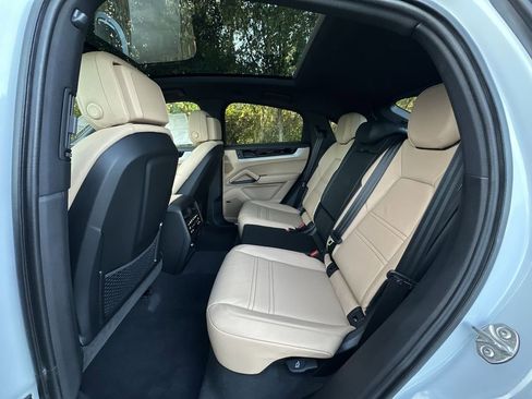 Used 2026 Porsche Cayenne Coupe AWD/4WD image 19