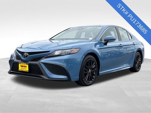Used 2023 Toyota Camry SE image 3