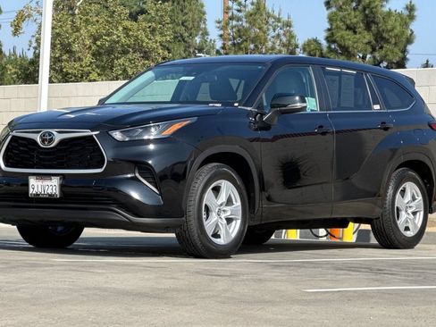Used 2023 Toyota Highlander L FWD image 10