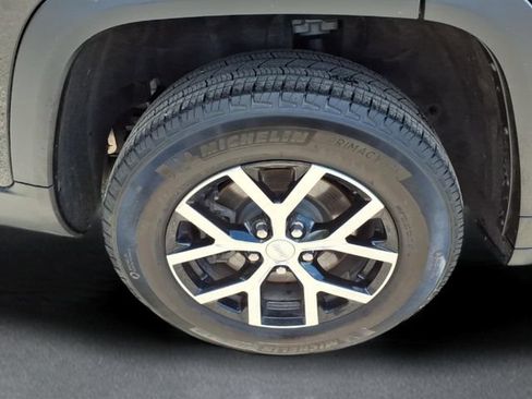 Used 2023 Jeep Grand Cherokee L Limited AWD/4WD image 9